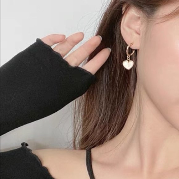 💙💕💕Last one Light Pink Heart Twist Hoop Earring - Picture 9 of 16